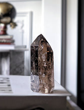 Lade das Bild in den Galerie-Viewer, High Grade Smoky Quartz Tower - small 171g #374