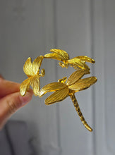 Load image into Gallery viewer, Dragonfly Stand - Gold