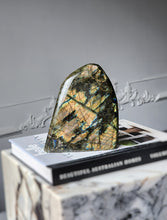 이미지를 갤러리 뷰어에 로드 , Large Golden Flash Labradorite Freeform - 2.5kg #107