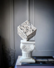 画像をギャラリービューアに読み込む, Black & White Quartz Cube - 1.06kg #95