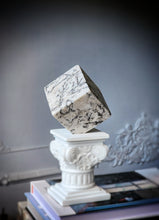 画像をギャラリービューアに読み込む, Black & White Quartz Cube - 1.06kg #95