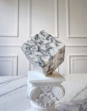 ์ด๋ฏธ์ง๋ฅผ ๊ฐค๋ฌ๋ฆฌ ๋ทฐ์ด์ ๋ก๋ , Black & White Quartz Cube - 973g #100