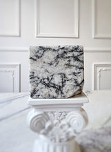 ์ด๋ฏธ์ง๋ฅผ ๊ฐค๋ฌ๋ฆฌ ๋ทฐ์ด์ ๋ก๋ , Black & White Quartz Cube - 973g #100