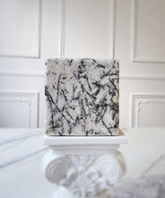 ์ด๋ฏธ์ง๋ฅผ ๊ฐค๋ฌ๋ฆฌ ๋ทฐ์ด์ ๋ก๋ , Black & White Quartz Cube - 973g #100