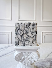 ์ด๋ฏธ์ง๋ฅผ ๊ฐค๋ฌ๋ฆฌ ๋ทฐ์ด์ ๋ก๋ , Black & White Quartz Cube - 973g #100