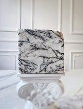 ์ด๋ฏธ์ง๋ฅผ ๊ฐค๋ฌ๋ฆฌ ๋ทฐ์ด์ ๋ก๋ , Black & White Quartz Cube - 973g #100