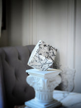 ์ด๋ฏธ์ง๋ฅผ ๊ฐค๋ฌ๋ฆฌ ๋ทฐ์ด์ ๋ก๋ , Black &White Quartz Cube - 577g #213