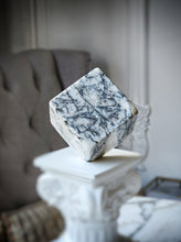 ์ด๋ฏธ์ง๋ฅผ ๊ฐค๋ฌ๋ฆฌ ๋ทฐ์ด์ ๋ก๋ , Black &White Quartz Cube - 577g #213