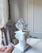 ์ด๋ฏธ์ง๋ฅผ ๊ฐค๋ฌ๋ฆฌ ๋ทฐ์ด์ ๋ก๋ , Black &White Quartz Cube - 577g #213