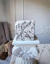 ์ด๋ฏธ์ง๋ฅผ ๊ฐค๋ฌ๋ฆฌ ๋ทฐ์ด์ ๋ก๋ , Black &White Quartz Cube - 577g #213