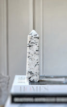 ์ด๋ฏธ์ง๋ฅผ ๊ฐค๋ฌ๋ฆฌ ๋ทฐ์ด์ ๋ก๋ , Black & White Quartz Tower - 707g #120