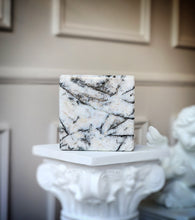 Load image into Gallery viewer, Black & White Quartz Cube - 690g #111