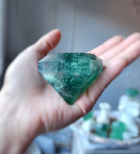 이미지를 갤러리 뷰어에 로드 , Green Fluorite Diamond Shape - 191g #264