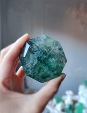 이미지를 갤러리 뷰어에 로드 , Green Fluorite Diamond Shape - 191g #264