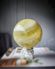 이미지를 갤러리 뷰어에 로드 , Large Lemon Citrine Quartz Sphere - 2.36kg #99