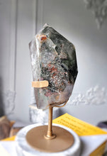 이미지를 갤러리 뷰어에 로드 , Garden Quartz / Lodolite Freeform on Gold Stand - 1.5kg #175