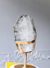 이미지를 갤러리 뷰어에 로드 , Garden Quartz / Lodolite Freeform on Gold Stand - 1.7kg #177