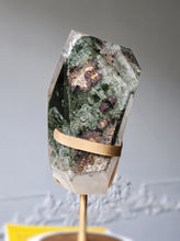 이미지를 갤러리 뷰어에 로드 , Garden Quartz / Lodolite Freeform on Gold Stand - 1.7kg #177