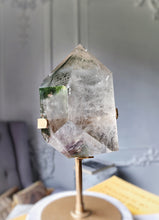 이미지를 갤러리 뷰어에 로드 , Garden Quartz / Lodolite Green Phantom Freeform on Gold Stand - 1.23kg #178