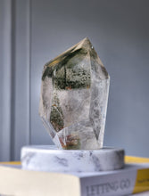 이미지를 갤러리 뷰어에 로드 , Garden Quartz / Lodolite Green Phantom Freeform on Gold Stand - 1.23kg #178