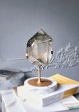 이미지를 갤러리 뷰어에 로드 , Garden Quartz / Lodolite Green Phantom Freeform on Gold Stand - 1.23kg #178