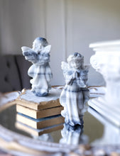 이미지를 갤러리 뷰어에 로드 , Zebra Onyx Angel Carving - small