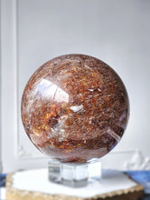 Cargar imagen en el visor de la galería, Large Red Thousand Layer Lodolite x Mica Sphere - 1.66kg #29