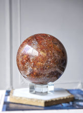 Cargar imagen en el visor de la galería, Large Red Thousand Layer Lodolite x Mica Sphere - 1.66kg #29