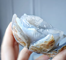 이미지를 갤러리 뷰어에 로드 , Blue Flower Agate Geode Jewellery Bowl - 265g #94