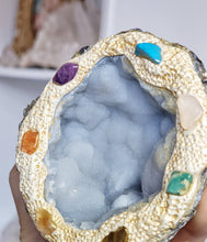 이미지를 갤러리 뷰어에 로드 , 7 Chakras Blue Agate Geode Bowl - 268g #1