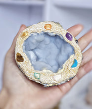 이미지를 갤러리 뷰어에 로드 , 7 Chakras Blue Agate Geode Bowl - 268g #1
