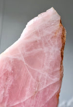 이미지를 갤러리 뷰어에 로드 , Large Rose Quartz Slab - 1.32kg #926