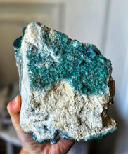 이미지를 갤러리 뷰어에 로드 , Green Fluorite Cluster - 1.96kg #98