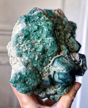 이미지를 갤러리 뷰어에 로드 , Green Fluorite Cluster - 1.96kg #98