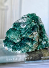 이미지를 갤러리 뷰어에 로드 , Green Fluorite Cluster - 1.47kg #83