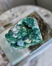 이미지를 갤러리 뷰어에 로드 , Green Fluorite Cluster - 1.47kg #83