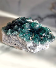 이미지를 갤러리 뷰어에 로드 , Green Fluorite Cluster - 1.17kg #84