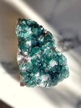 이미지를 갤러리 뷰어에 로드 , Green Fluorite Cluster - 1.17kg #84
