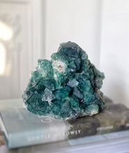 이미지를 갤러리 뷰어에 로드 , Green Fluorite Cluster - 1.33kg #86