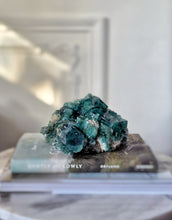 이미지를 갤러리 뷰어에 로드 , Green Fluorite Cluster - 1.33kg #86