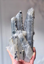 Cargar imagen en el visor de la galería, | RARE | Large Mongolian Quartz Cluster - 1.1kg #114