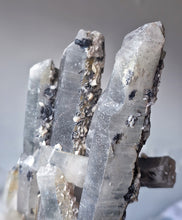 Cargar imagen en el visor de la galería, | RARE | Large Mongolian Quartz Cluster - 1.1kg #114