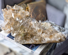 이미지를 갤러리 뷰어에 로드 , Large Golden Himalayan Quartz Cluster with Chlorite Inclusion - 6.62kg #443