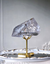 이미지를 갤러리 뷰어에 로드 , Large Clear Quartz Freeform on Gold Stand - 1.24kg #1