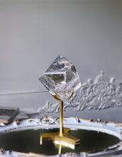 이미지를 갤러리 뷰어에 로드 , Clear Quartz Diamond Shaped Freeform on Gold Stand - 563g #4