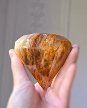 將圖片載入圖庫檢視器 Golden Healer Diamond Shaped on Gold Stand #430