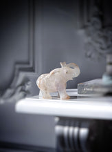 画像をギャラリービューアに読み込む, Flower Agate Elephant Carving - 345g #285
