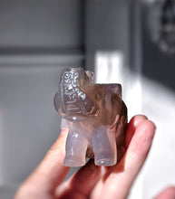 Cargar imagen en el visor de la galería, Agate Geode Elephant - small 126g #423