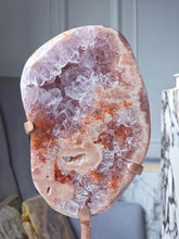 將圖片載入圖庫檢視器 Pink Amethyst Slab on Rose Gold Stand - 1.18kg #404