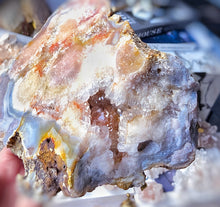將圖片載入圖庫檢視器 Pink Amethyst on Black Stand - 1.3kg #110